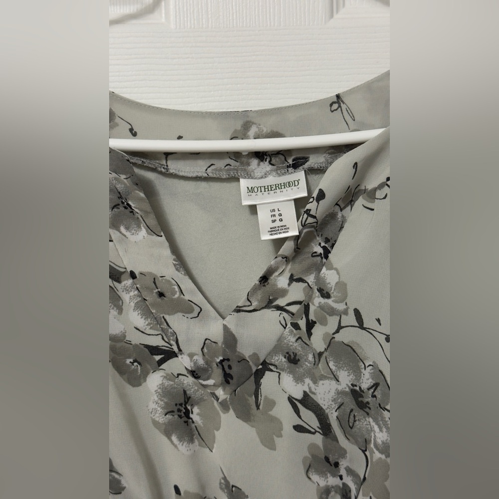 Motherhood Gray Floral blouse - Picture 5 of 6